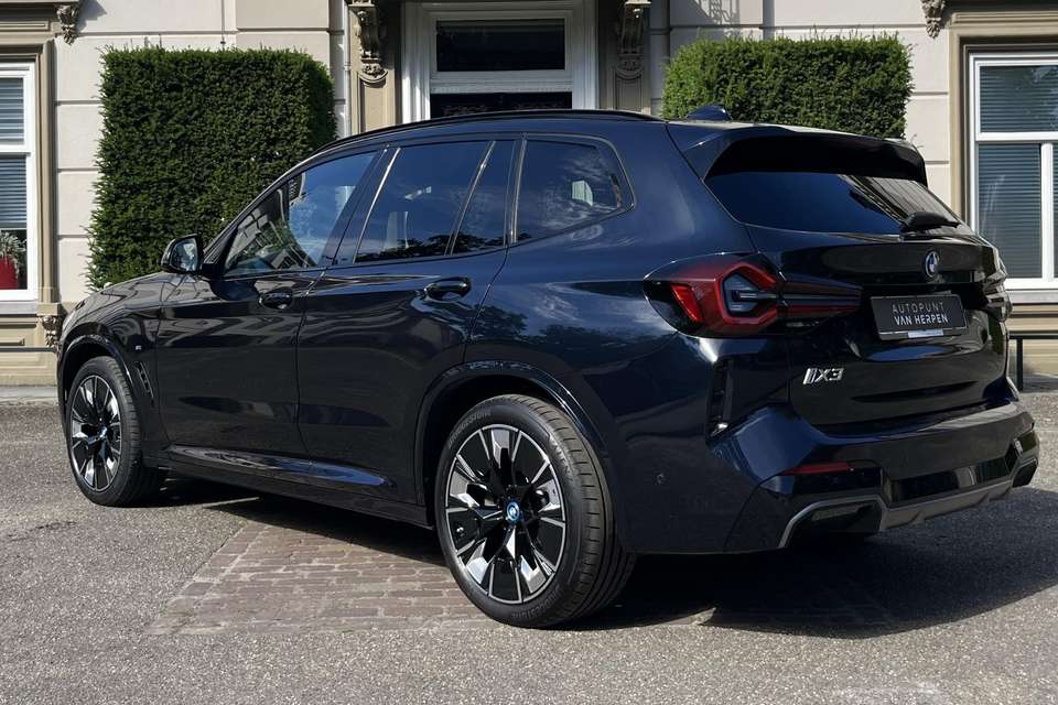 BMW iX3 - Imagem 16