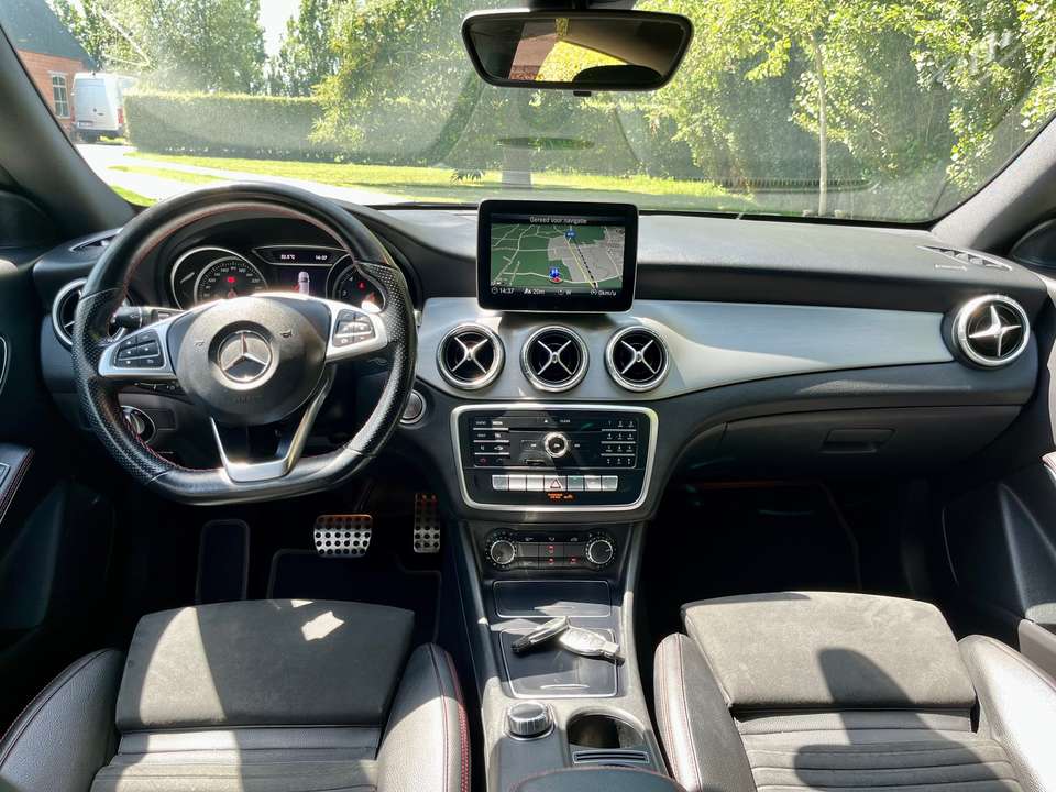Mercedes-Benz CLA 180 - Imagem 2