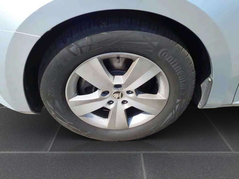 Skoda Superb - Imagem 4