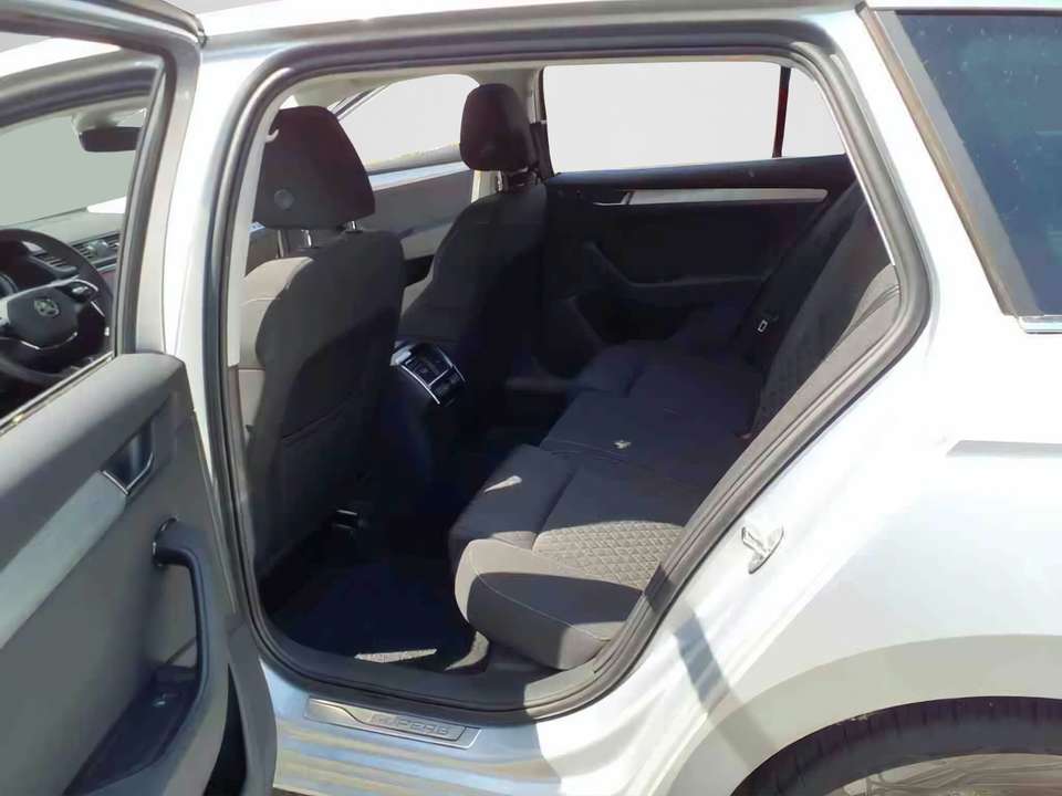 Skoda Superb - Imagem 8