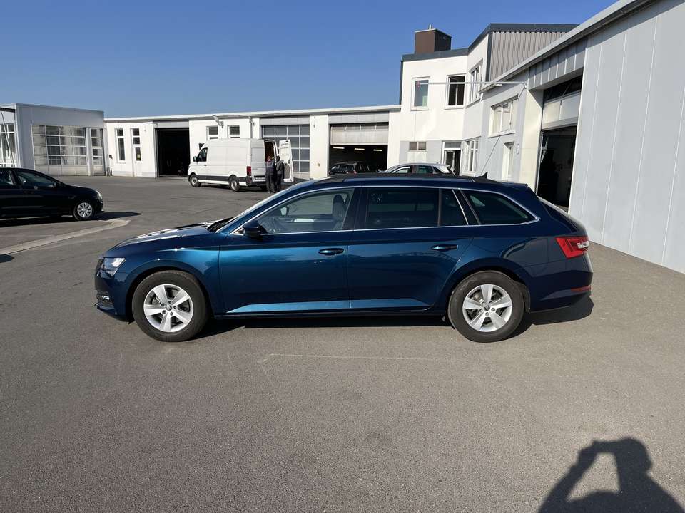 Skoda Superb - Imagem 2