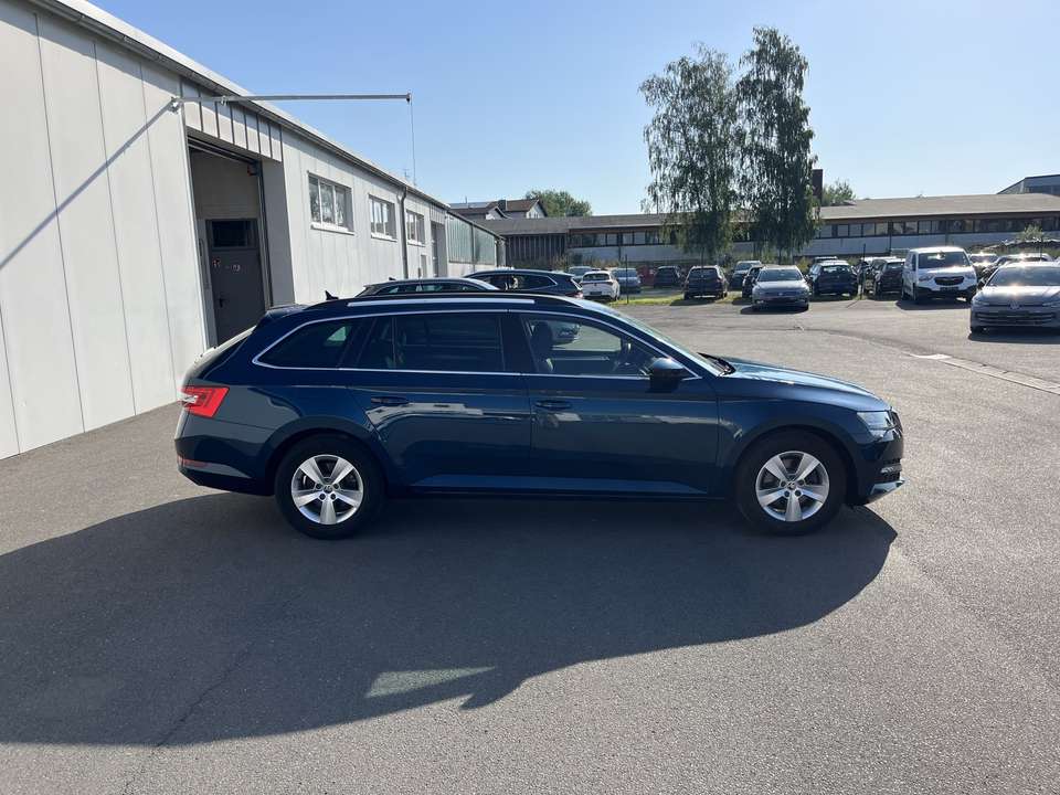 Skoda Superb - Imagem 5