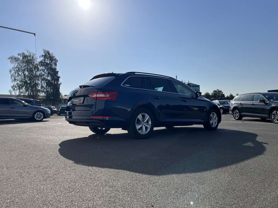 Skoda Superb - Imagem 6