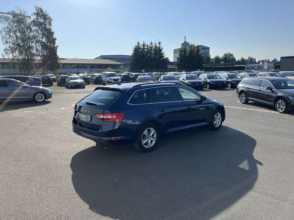 Skoda Superb - Imagem 7