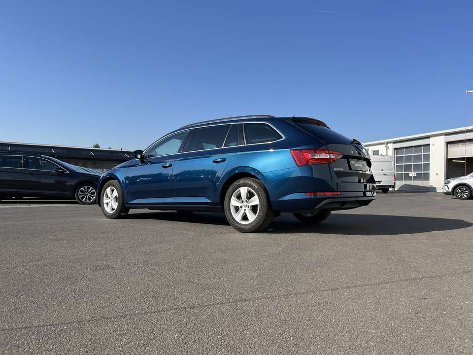 Skoda Superb - Imagem 9