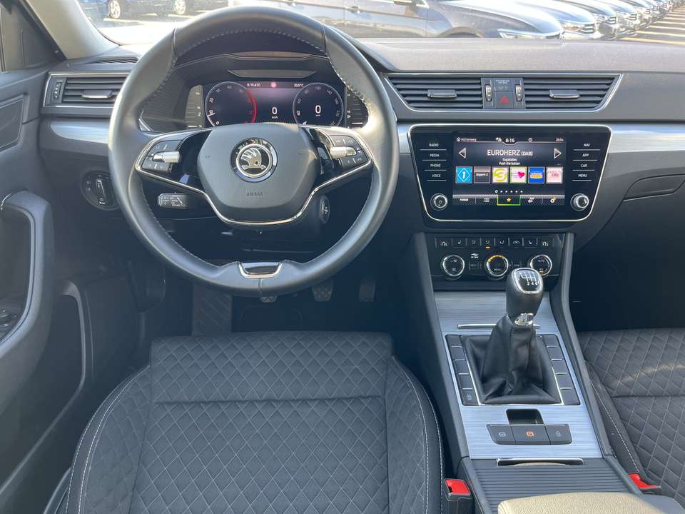Skoda Superb - Imagem 15