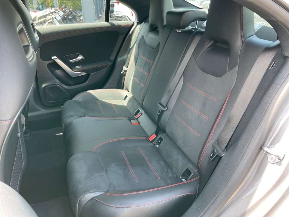Mercedes-Benz CLA 220 - Imagem 11