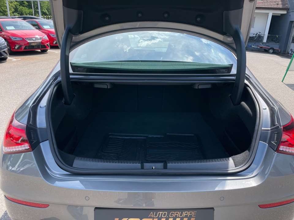 Mercedes-Benz CLA 220 - Imagem 12