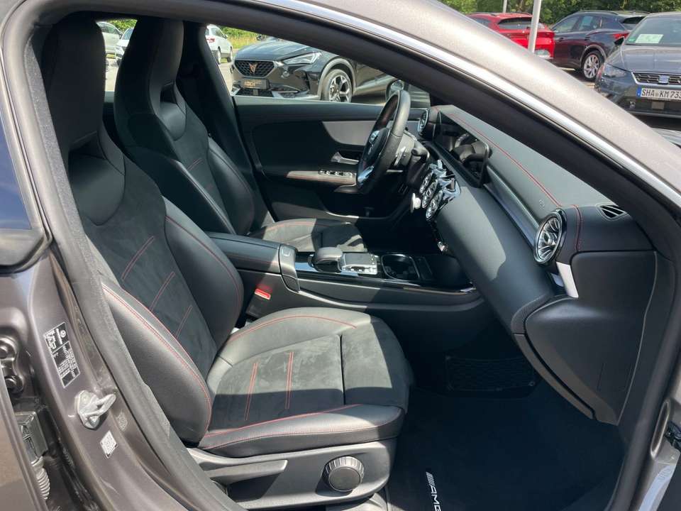 Mercedes-Benz CLA 220 - Imagem 13