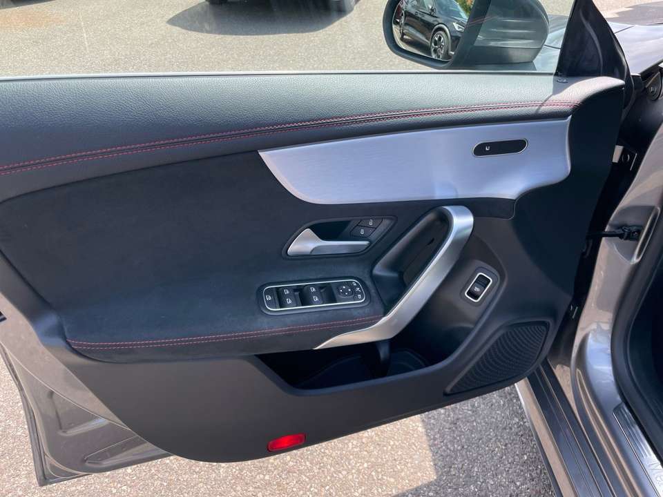Mercedes-Benz CLA 220 - Imagem 14
