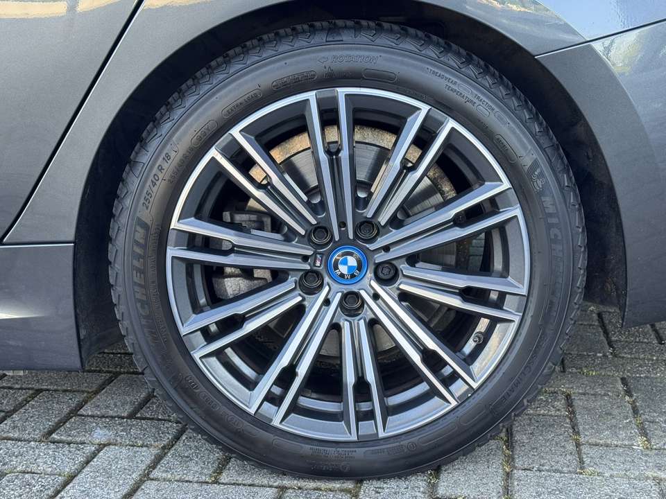 BMW 330 - Imagem 8