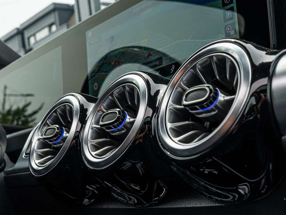 Mercedes-Benz GLB 35 AMG - Imagem 14