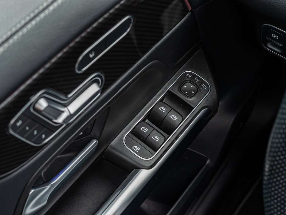 Mercedes-Benz GLB 35 AMG - Imagem 18