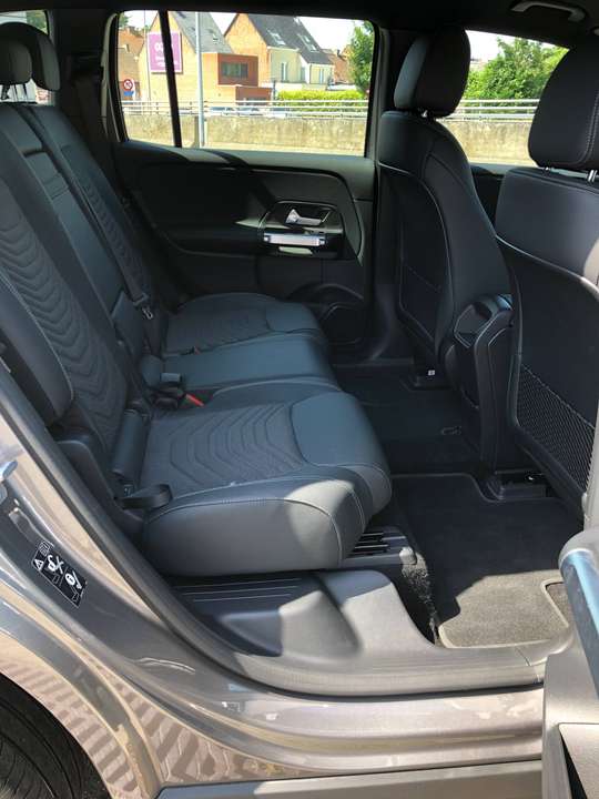 Mercedes-Benz EQB 250 - Imagem 11