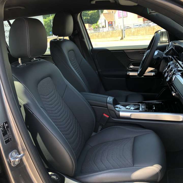 Mercedes-Benz EQB 250 - Imagem 14