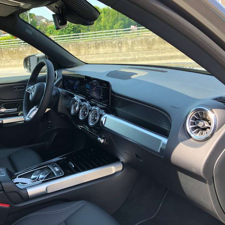 Mercedes-Benz EQB 250 - Imagem 15