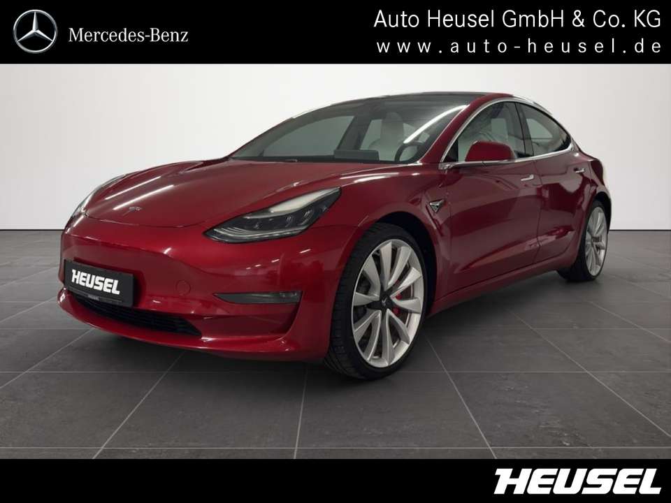 Tesla Model 3 - Imagem 1
