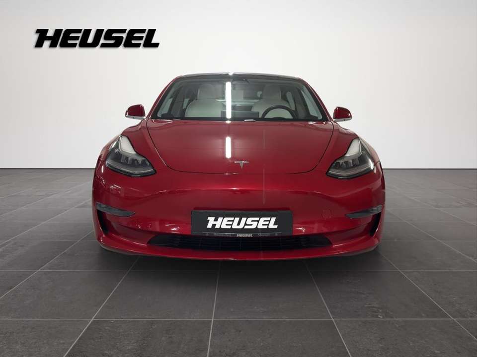 Tesla Model 3 - Imagem 2