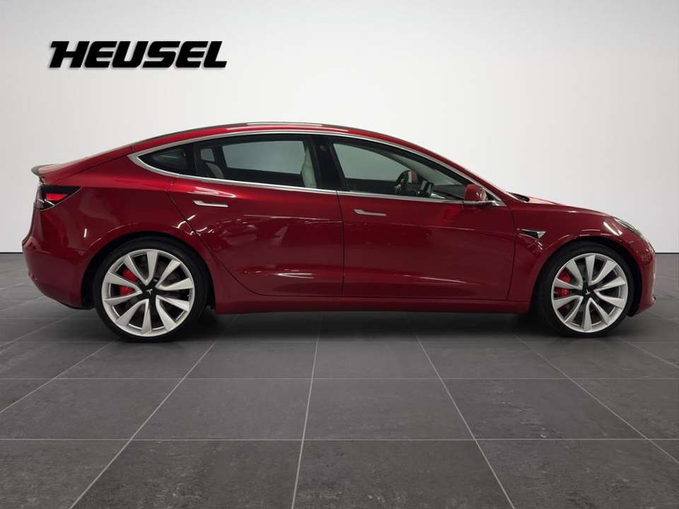 Tesla Model 3 - Imagem 4