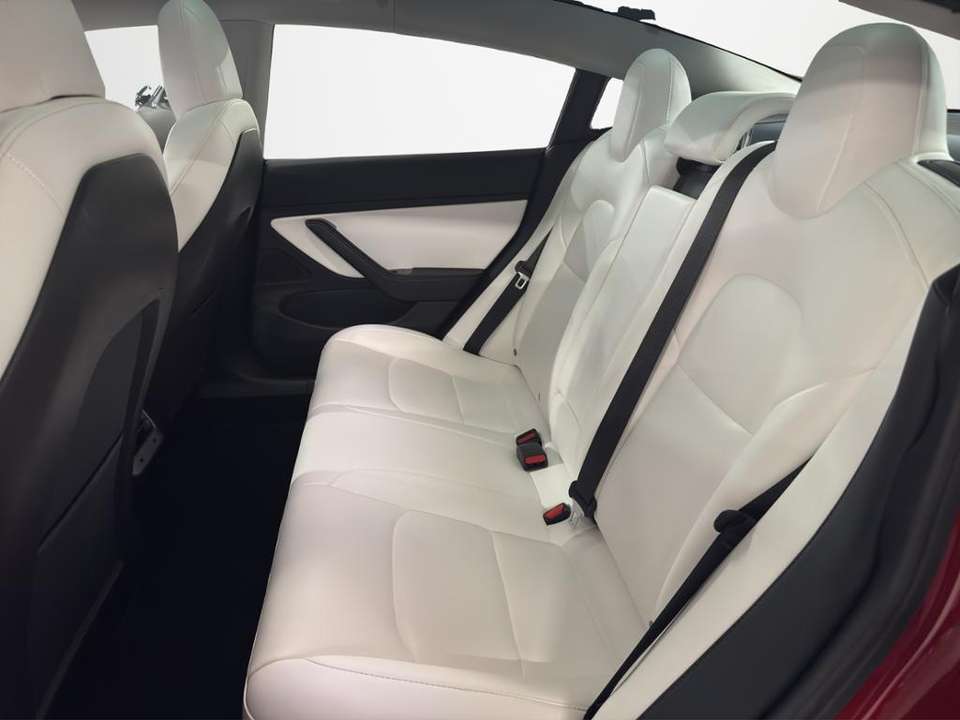 Tesla Model 3 - Imagem 10