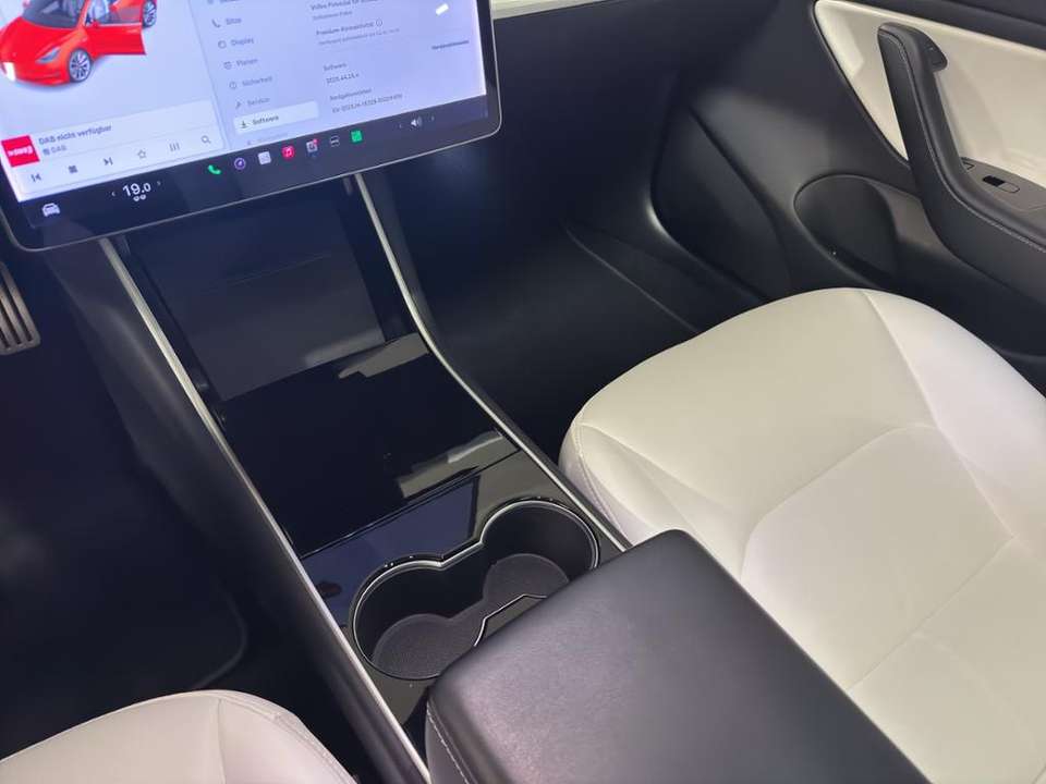 Tesla Model 3 - Imagem 15