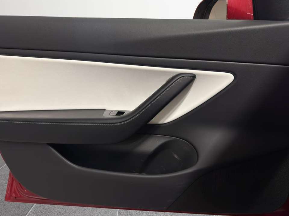 Tesla Model 3 - Imagem 16