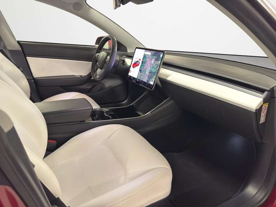 Tesla Model 3 - Imagem 20