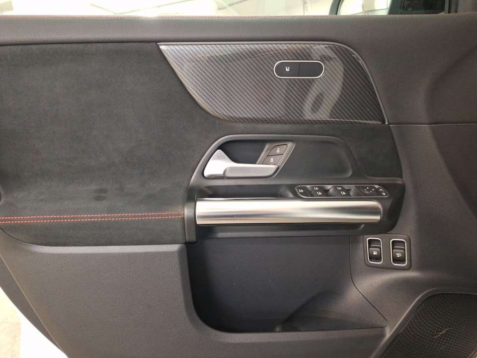 Mercedes-Benz GLA 250 - Imagem 11