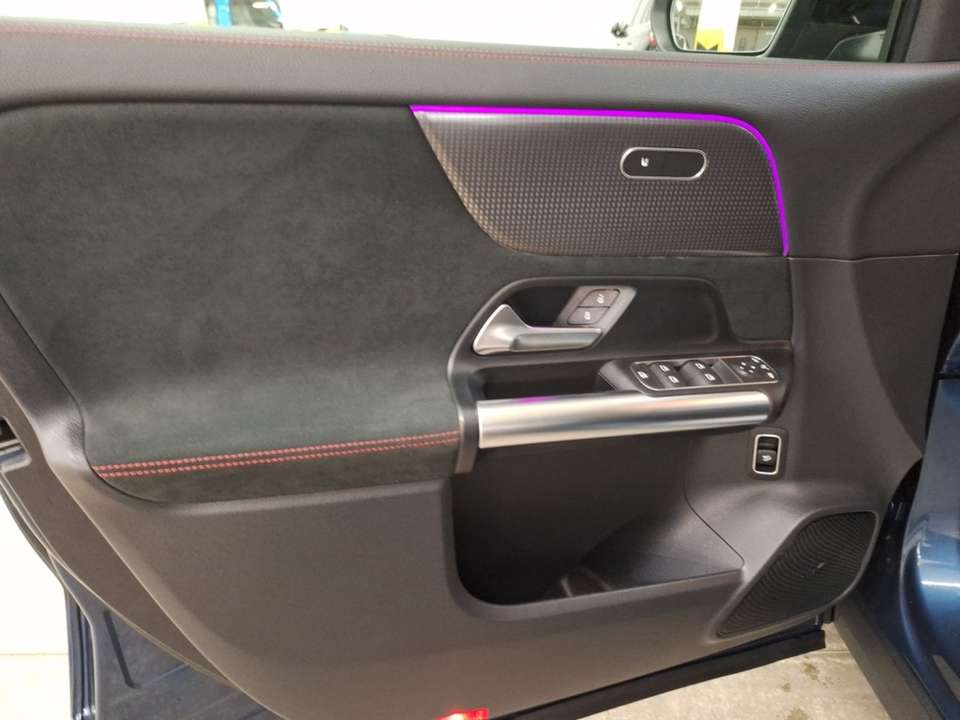 Mercedes-Benz EQA 300 - Imagem 11