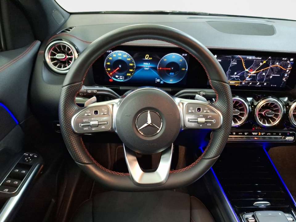 Mercedes-Benz EQA 300 - Imagem 13