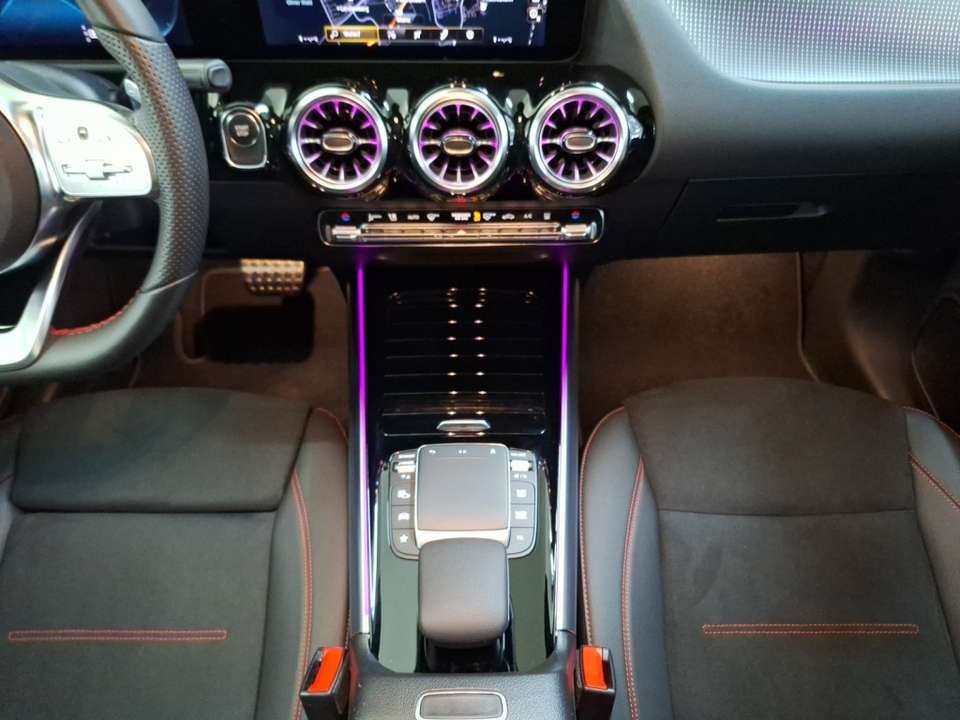 Mercedes-Benz EQA 300 - Imagem 15
