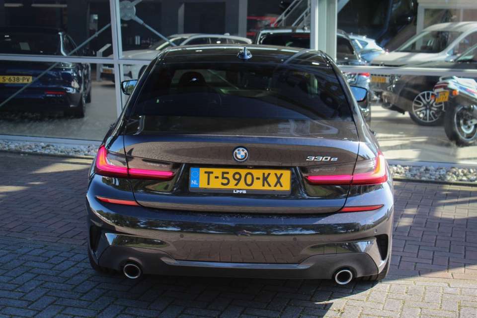 BMW 330 - Imagem 8