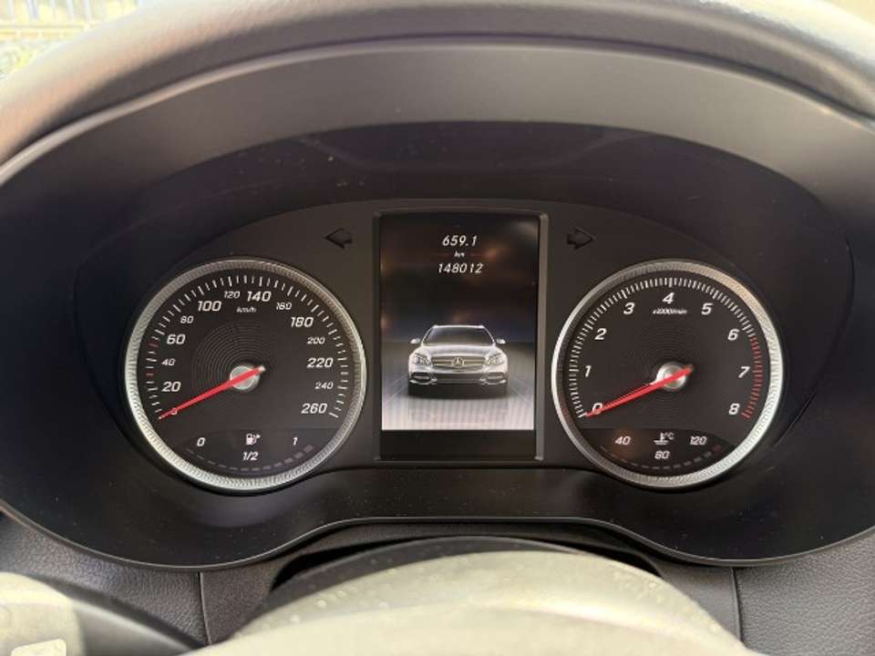 Mercedes-Benz C 180 - Imagem 11