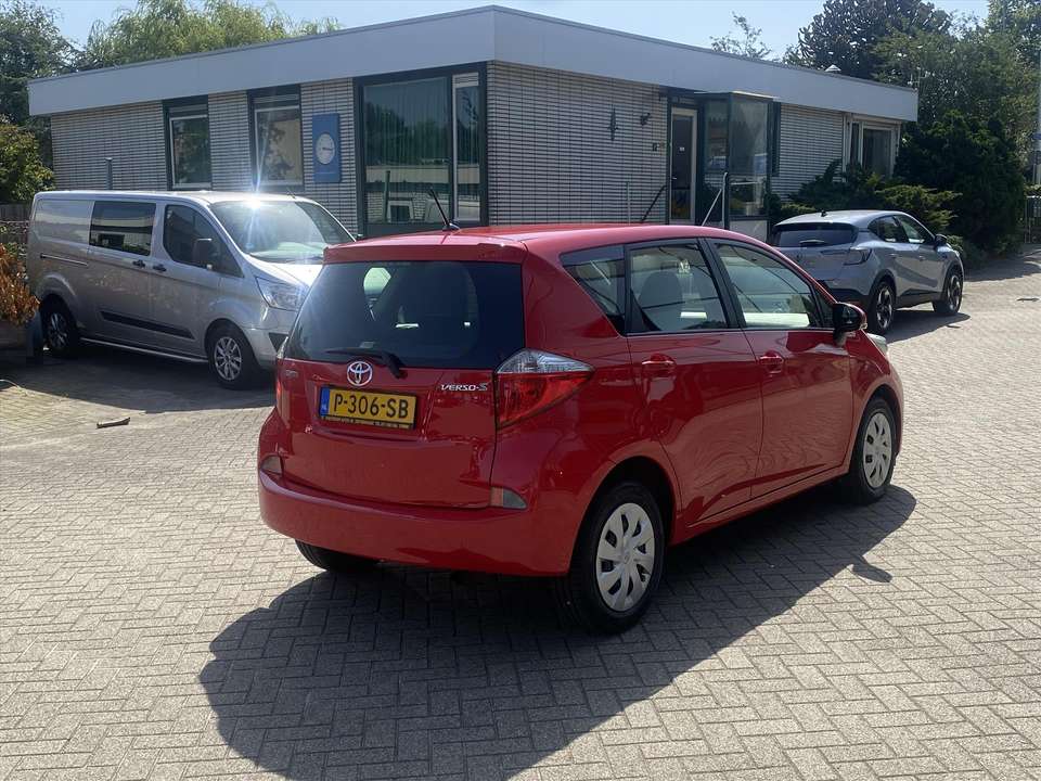Toyota Verso-S - Imagem 7