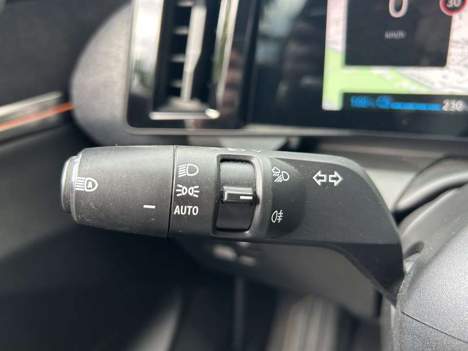 Renault Megane E-Tech - Imagem 12