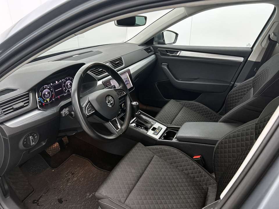 Skoda Superb - Imagem 12