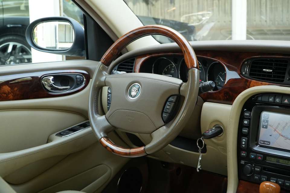 Jaguar XJ - Imagem 11