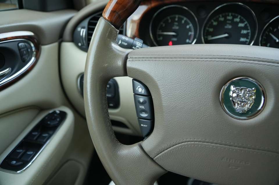 Jaguar XJ - Imagem 13