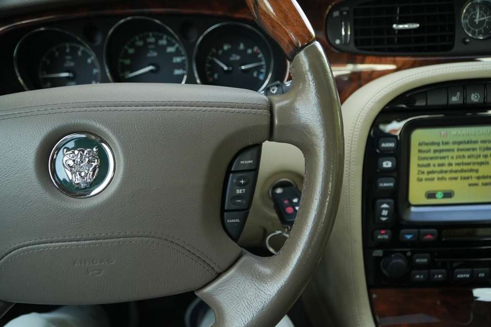 Jaguar XJ - Imagem 14