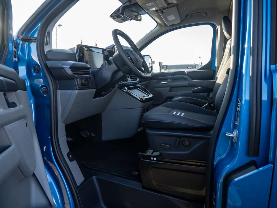 Ford Tourneo Custom - Imagem 11