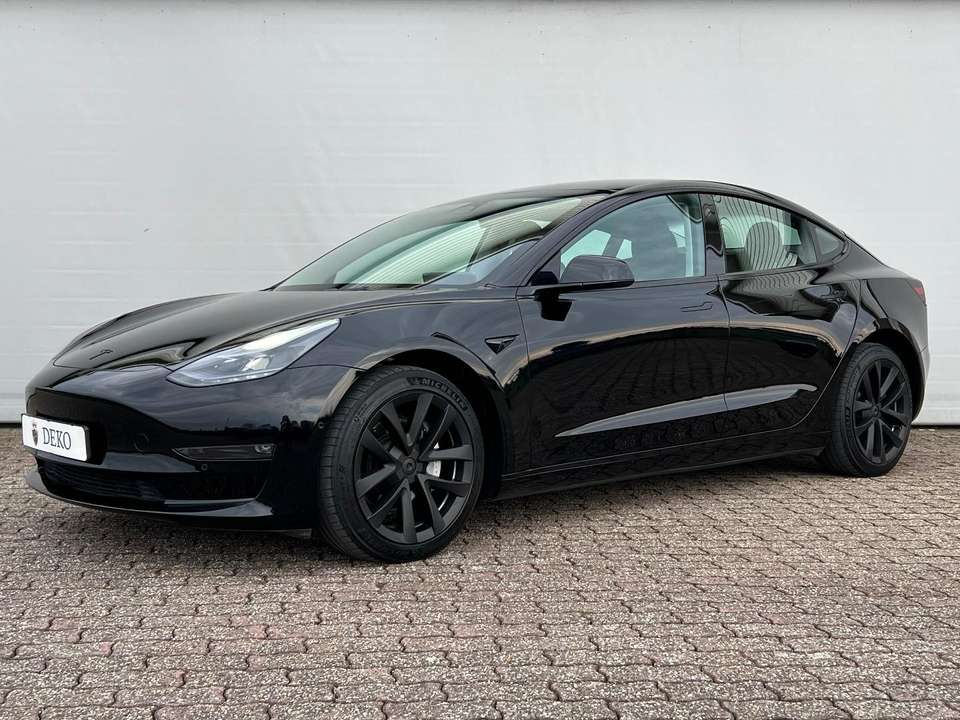 Tesla Model 3 - Imagem 1