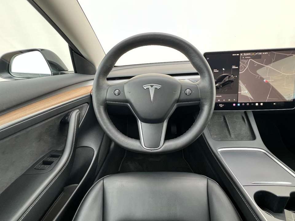 Tesla Model 3 - Imagem 10