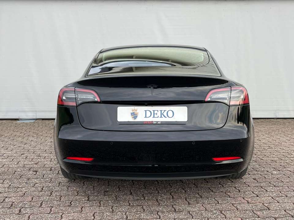 Tesla Model 3 - Imagem 13