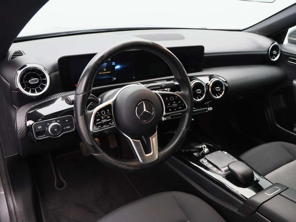 Mercedes-Benz CLA 180 - Imagem 3