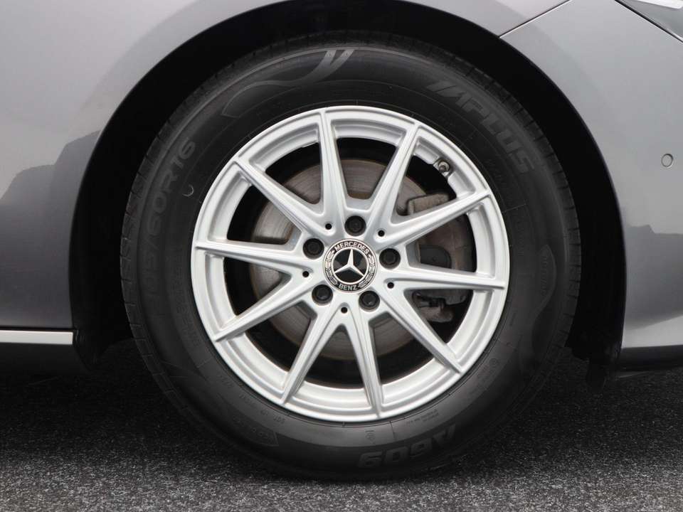 Mercedes-Benz CLA 180 - Imagem 11
