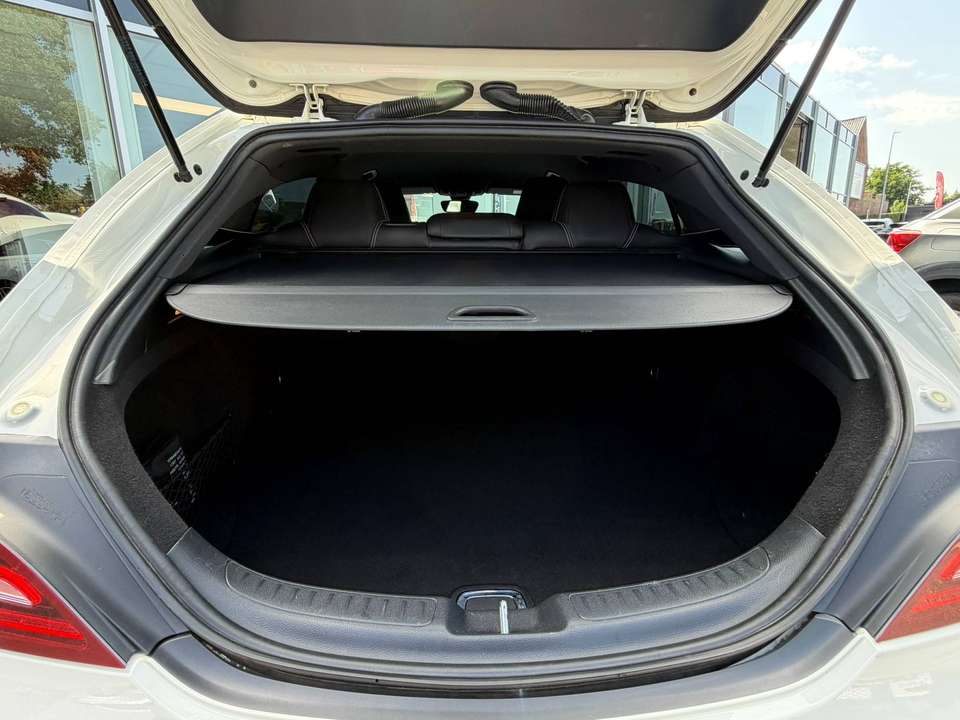 Mercedes-Benz CLA 180 - Imagem 13