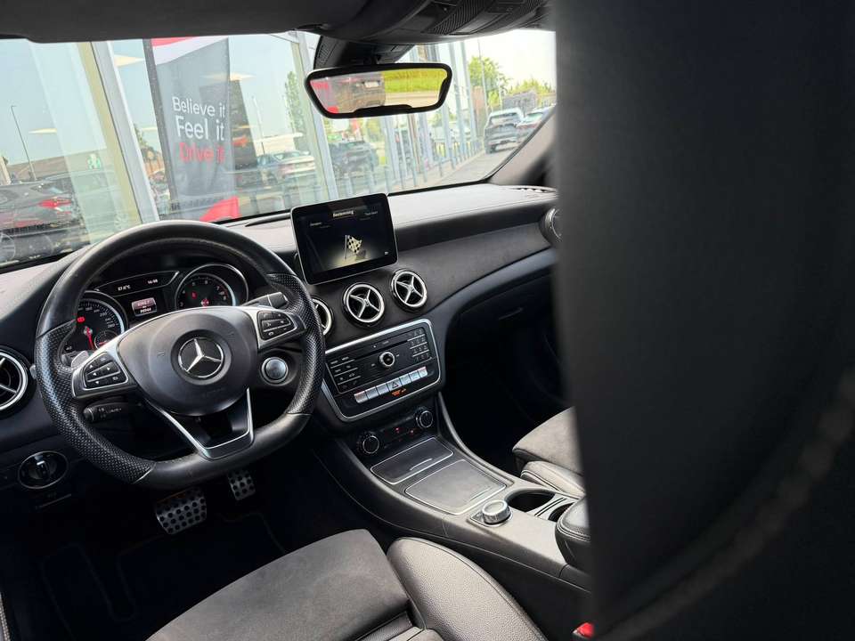 Mercedes-Benz CLA 180 - Imagem 16