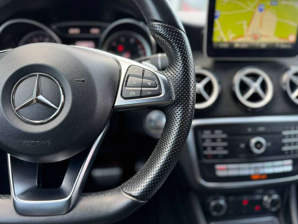 Mercedes-Benz CLA 180 - Imagem 20