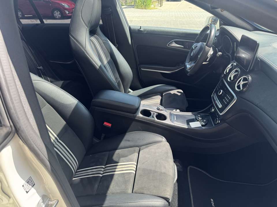 Mercedes-Benz CLA 180 - Imagem 16