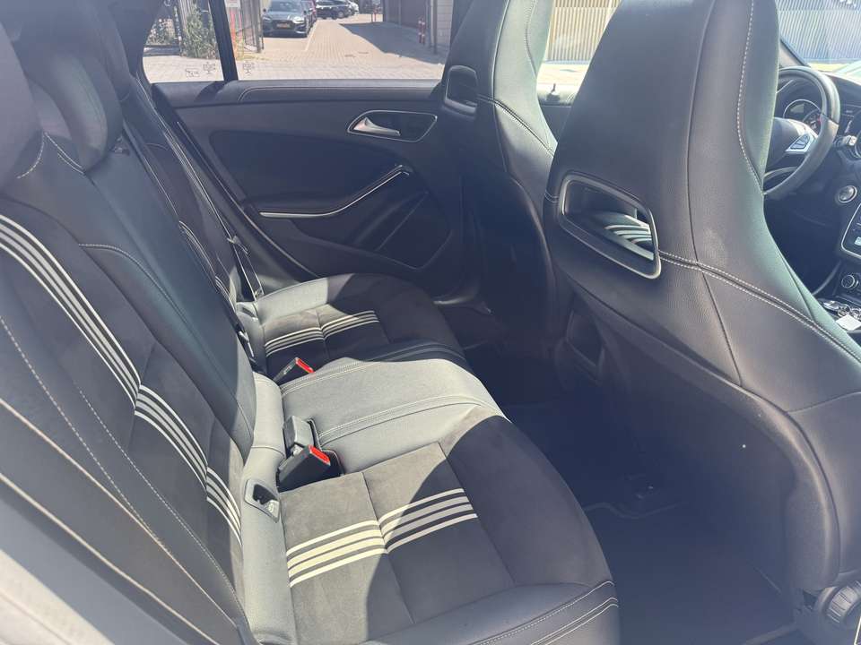 Mercedes-Benz CLA 180 - Imagem 17